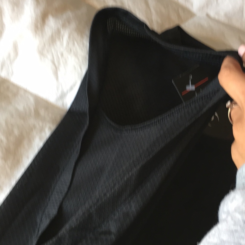 - 🕷 Lightweight Top - Picture 3 of 5